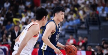 kaiyun-张皓嘉终暴走！末节打四号位统治攻守，可取代杜润旺，退场时哭了|广东|比赛|球迷|CBA|球员_新浪体育_新浪新闻