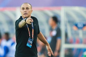 开云网页-50次传中+28射一场围殴成平局 卡帅只剩蜜汁微笑